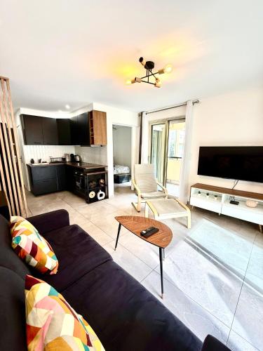 Appartement cosy avec terrasse, proche plages & Palais
