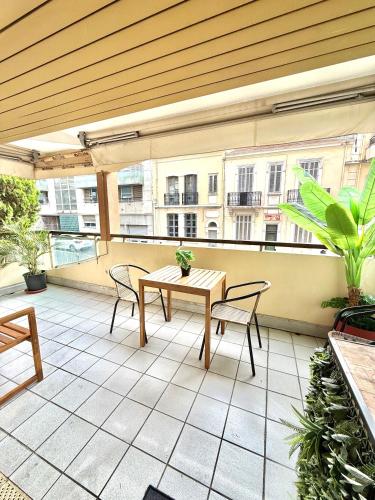 Appartement cosy avec terrasse, proche plages & Palais