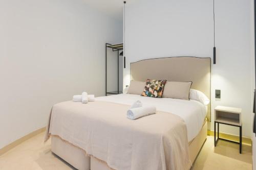 New Design Apartment - Private patio - Gallos 3
