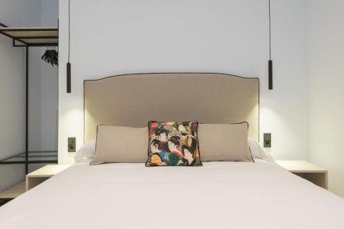 New Design Apartment - Private patio - Gallos 3