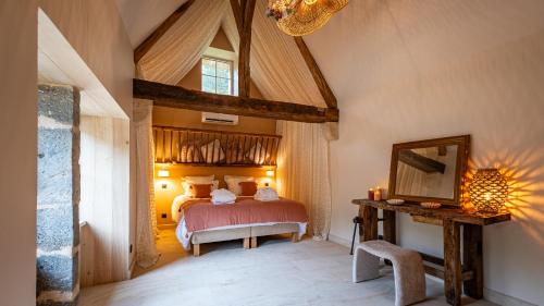 Voodi või voodid majutusasutuse Au fil de l'O - Jacuzzi privatif toas