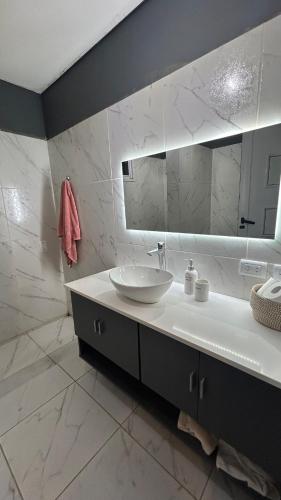 a bathroom with a sink and a mirror at Eliseo Chalet in Yerba Buena