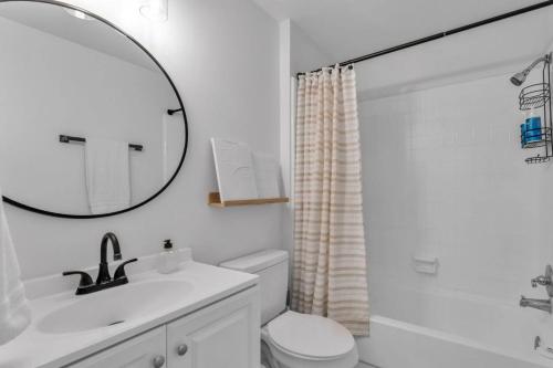 Ένα μπάνιο στο The Paradise Palms