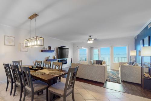 TV a/nebo společenská místnost v ubytování Cori Noel 102