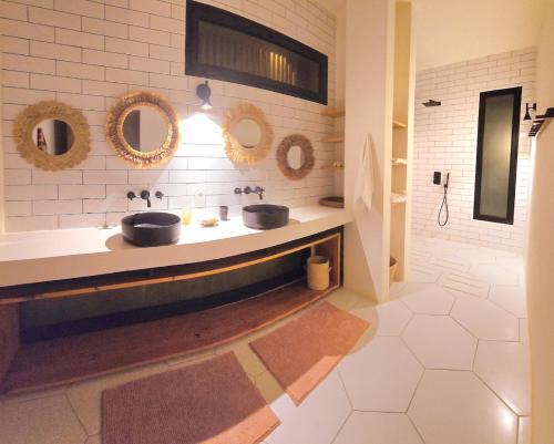 Et badeværelse på Villa TAHIO