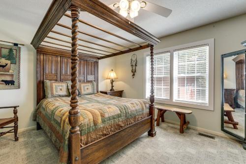 ein Schlafzimmer mit Himmelbett und Fenster in der Unterkunft Million-Dollar Mtn Views Cozy Home in Franklin! in Franklin