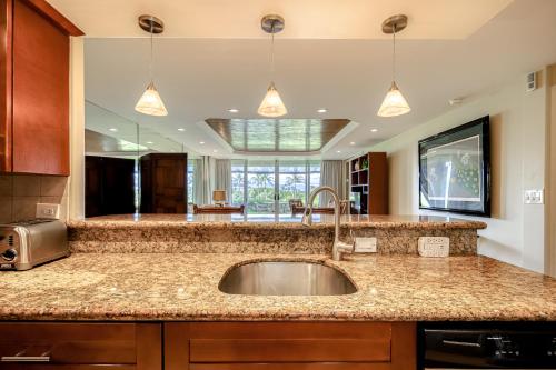 Kuchyň nebo kuchyňský kout v ubytování Maui Eldorado Resort A100