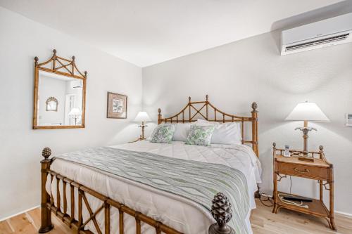 Ένα ή περισσότερα κρεβάτια σε δωμάτιο στο Wailea Grand Champions 26