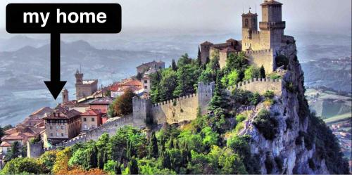 All'ingresso delle antiche mura della città