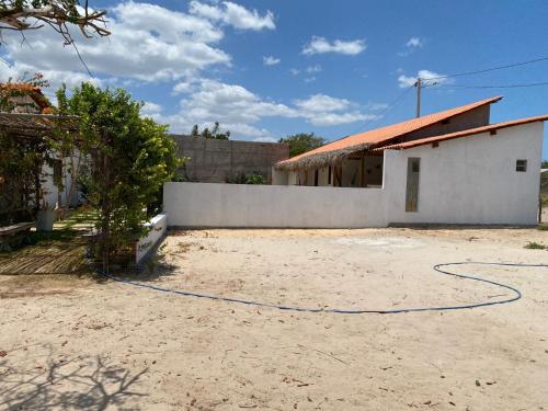 a house with a hose in front of a yard at Brisa Mansa in Barra Grande