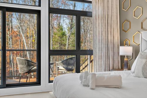 Ένα ή περισσότερα κρεβάτια σε δωμάτιο στο Polaris Verbier Mont-Tremblant Luxury Condo