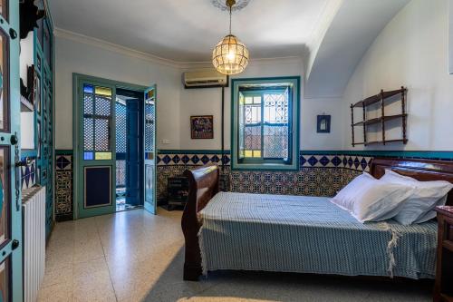 Postel nebo postele na pokoji v ubytování Très belle Villa traditionnelle tunisienne à El Manar 2 Tunis