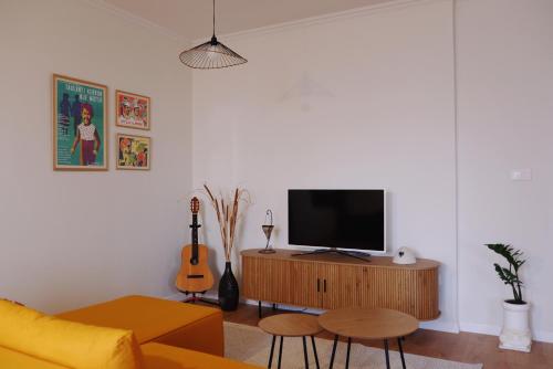 TV tai viihdekeskus majoituspaikassa The Cloud Apartment Tirana