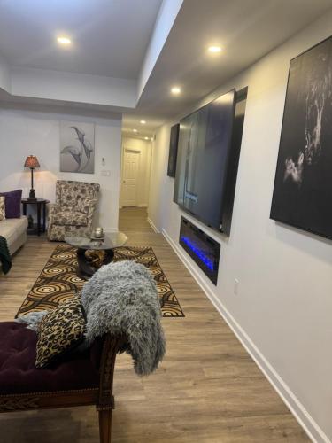 Afbeelding uit fotogalerij van Lovely, warm, Stylish apartment in Canton