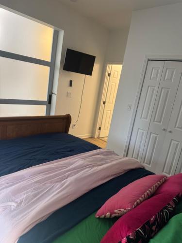 Afbeelding uit fotogalerij van Lovely, warm, Stylish apartment in Canton