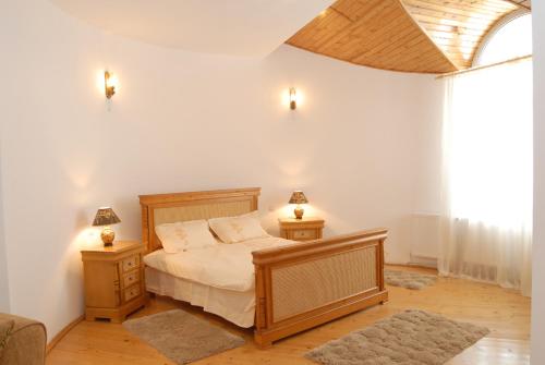a bedroom with a bed and two night stands at Vila Carpathia in Bran