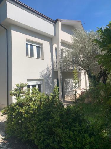 a white house with bushes in front of it at Il giardino di Silvia in Isernia