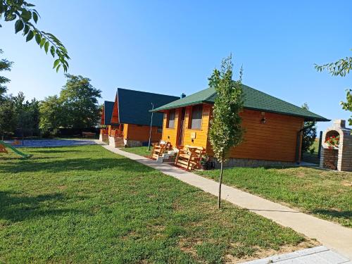 a small tree in front of a house at Fruškogorske brvnare in Sremski Karlovci