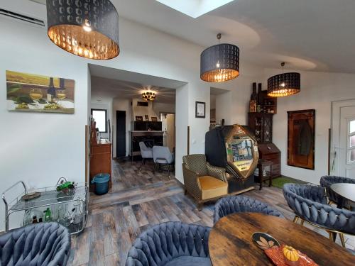 Η κουζίνα ή μικρή κουζίνα στο Zsúrterasz Vendégház