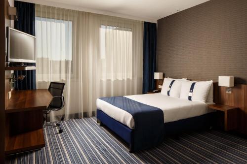 a hotel room with a bed and a desk at Holiday Inn Express Arnhem by IHG in Arnhem