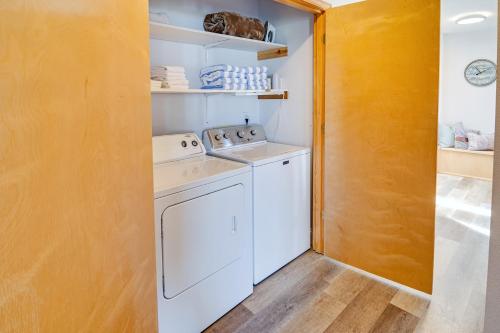 Fotografie z fotogalerie ubytování Ocean Front with Hot Tub, Dog Friendly! Beach Time v destinaci Bayshore