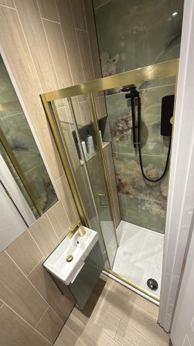 Salle de bains dans l'établissement 30C The Luxury Studios near Arsenal and Central London