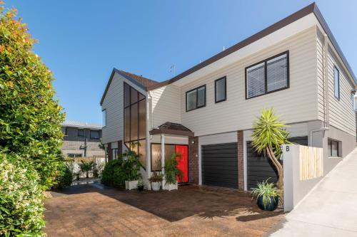 Το κτήριο όπου στεγάζεται  η παραθεριστική κατοικία