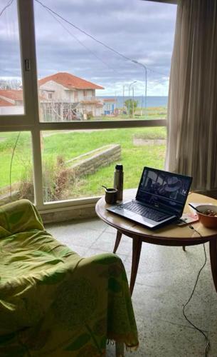 En have udenfor Hotel de la Poesía