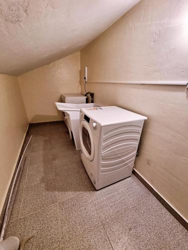 a laundry room with a washing machine and a toilet at Dª Xica Holidays in Santa Cruz