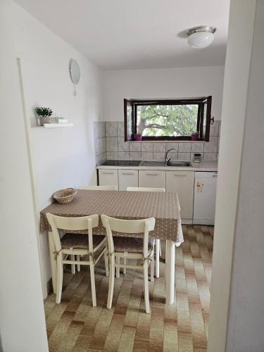 Apartments by the sea Businci, Ciovo - 1081