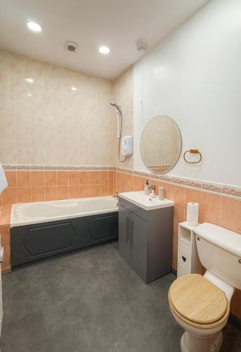 Koupelna v ubytování Modern 3-Bed Townhouse Manchester City Centre Free Parking