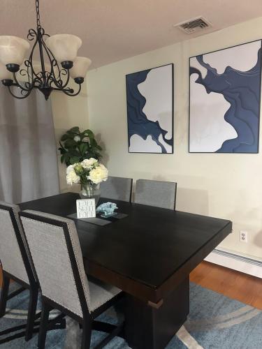 Φωτογραφία από το άλμπουμ του Cozy Family Room σε Ένφιλντ