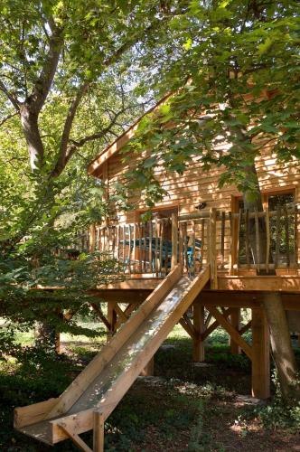 a wooden staircase leading up to a tree house at Le Monde de Charlie - Les Cabanes in Bellerive-sur-Allier