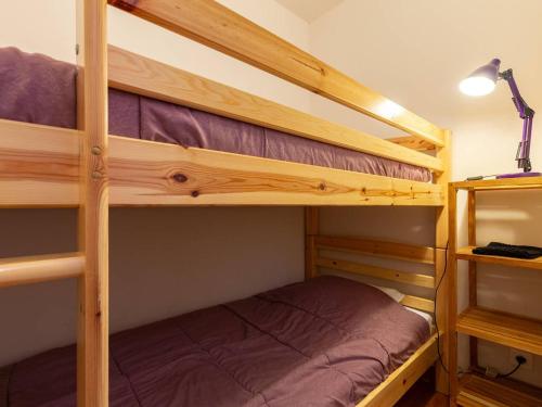 Postel nebo postele na pokoji v ubytování Appartement au pied des pistes pour 6 personnes - FR-1-695-90