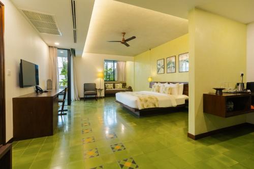 Penh House Hotel — Photo of the whole room