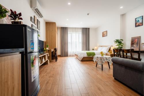 a hotel room with a bed and a living room at Vari Homestay Đội Cấn in Hanoi