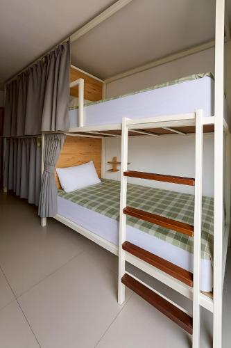 เตียงในห้องที่ Green Sleep Hostel
