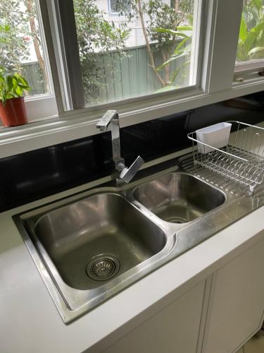 Kuchyň nebo kuchyňský kout v ubytování Bus Mac Uni Mac Centre Bright and Sunny