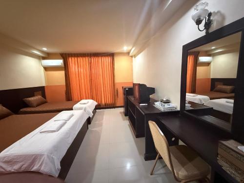 Un ou plusieurs lits dans un hébergement de l'établissement โรงแรมหนองบัวกรีนวิว