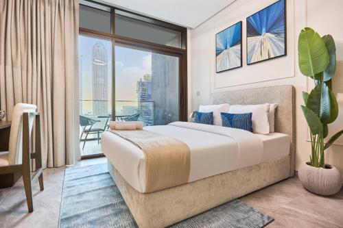 Modern Studio in Business Bay with Pool, Gym & Canal View