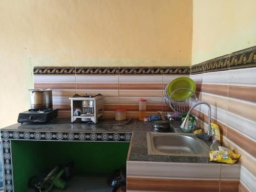 Kuchyň nebo kuchyňský kout v ubytování Firjatullah Homestay