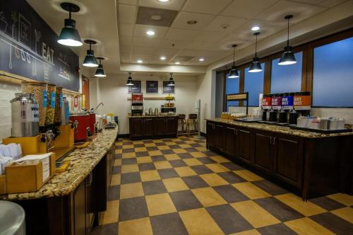 Η κουζίνα ή μικρή κουζίνα στο Hampton Inn West Monroe