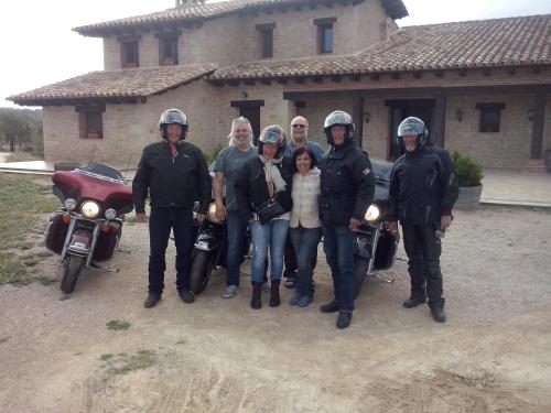 a group of people posing for a picture in front of a house at La Contrada in Arens de Lledó