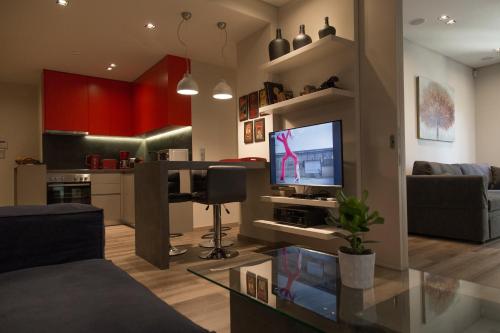 Luxury 2 bdrm apartment 10' minutes walk from the Acropolis