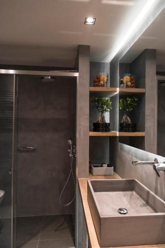 Luxury 2 bdrm apartment 10' minutes walk from the Acropolis