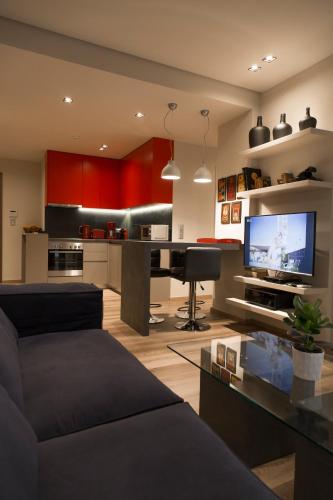 Luxury 2 bdrm apartment 10' minutes walk from the Acropolis