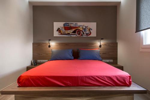 Кровать или кровати в номере Luxury 2 bdrm apartment 10' minutes walk from the Acropolis