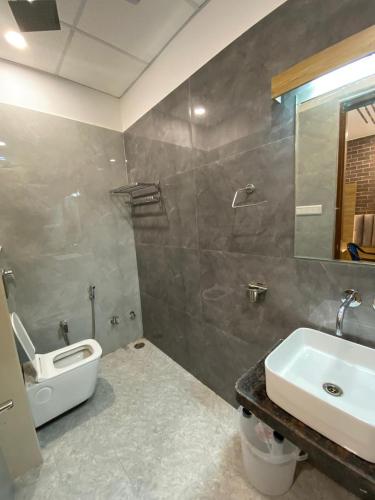 a bathroom with a sink and a toilet at Hotel Liyan Inn in Kānpur