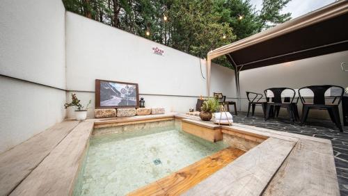 Bazén v ubytování Private Emotional Stay Gangneungchae nebo v jeho okolí