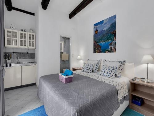 a small bedroom with a bed and a kitchen at Apartments Kata - Studio Apartment in Makarska